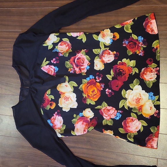 Guess Chateau Rose Floral Sheer Mesh Sleeves Sweetheart top Size Large - Picture 10 of 10